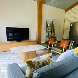 Steavenson River Estate - The Villa and Cottage