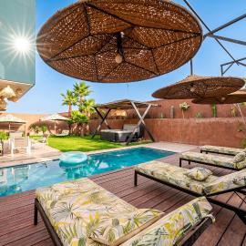 Villa PISCINE SAUNA HAMMAM JACCUZI, Hotel in El Rhechat