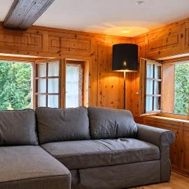 Old community center 200 m from the Riederalp gondola, hotel v destinaci Breiten
