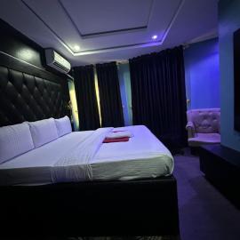 Seth Hotel Nnebisi, Asaba