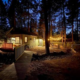Alpine Retreat -Hot Tub - Walk to Village, Lake, hotel a Big Bear Lake
