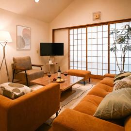 Common Table - 5 Beds & 5 Bicycles, hotel di Okayama