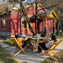 Entire Apple Orchard Home Workation Peaceful Views by SiyaU Stay