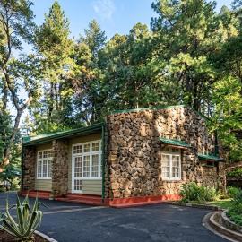 Nuwara eliya lake gregory bungalow