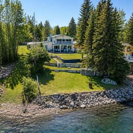 Pigeon Lakefront Escape - Hot Tub Arcade 4BR, Hotel in Westerose