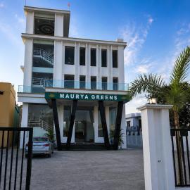 Hotel Maurya Greens, hotel em Banbāsa