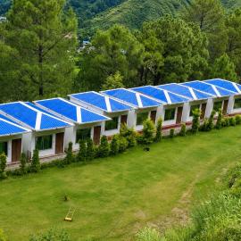 Junglow resort and restaurant, Hotel in Barkot