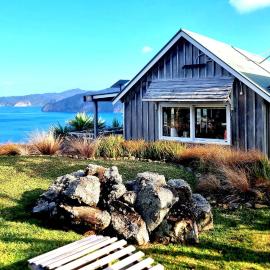 The Rock, Hotel in Tuateawa