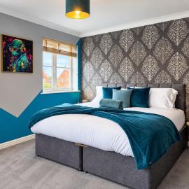STYLISH Retreat-CONTRACTORS-Darts-FREE Parking-En-Suite-SUPER King Beds