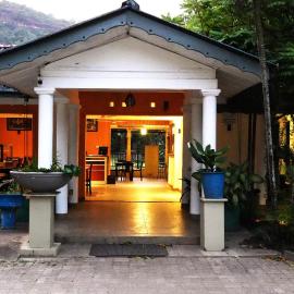 D Breeze Lodge, Restaurant & Bar, hotel a Kurunegala