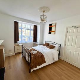 Spacious home with garden in Mitcham, hotel di Mitcham