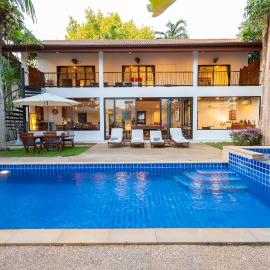 Coconut Palms Villa, Huge Private Pool Villa with Pool Table & Gym in Rawai, Phuket, Hotel in Ban Saiyuan (1)