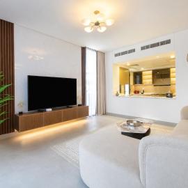 Elegant 4 BR Modern Residence with Spacious Living – hotel w mieście Al Ḩamrīyah