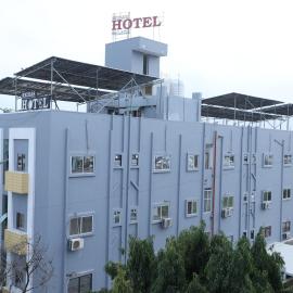 Richas Hotel and Restaurant, ξενοδοχείο σε Hālol