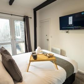 Cozy Cottage Near Fields and Harry Potter Studios