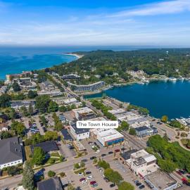Downtown Charlevoix Loft Bridge St Balcony