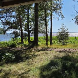 Njut av kvällssolen på Hjälmarens strand!, Hotel in Arboga