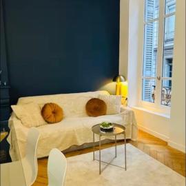 Elegant renovated Haussmannian Hôtel de Ville