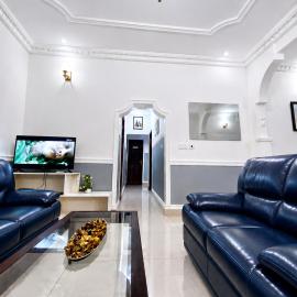 Appartement Meublé Yaoundé Omnisport 3CH 2CH 1CH-WIFI-Groupe Electrogène, hotel v mestu Yaoundé
