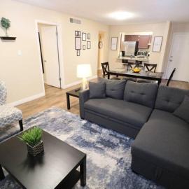 3BR, 2 King Beds, Workspaces & Fenced Yard, viešbutis mieste El Pasas