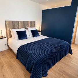 Aux Charmes - Suites Prestige et Petit Déjeuner en chambre - Cote d Opale، فندق في Isques