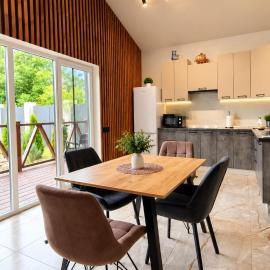 Villa MegaLit - відпочинок у котеджах з чанами біля Косино та Берегово
