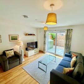 Beautiful 2-Bedroom Semi-Detached House Near Cambridge Station with 2 Free Parking Spaces, Private Garden, 264 Mbps WiFi