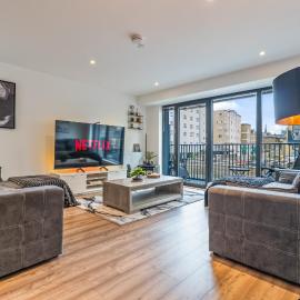 Central 2 BR Sleeps 8 Near Elizabeth line, Heathrow, Windsor, Legoland