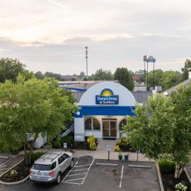 Days Inn & Suites by Wyndham Lexington, hótel í Lexington