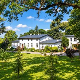 Folwark Wierzchy, hotel u gradu 'Wierzchy'