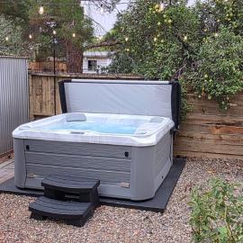 Hot Tub, 2 Bedroom, Kitchen, Washer-Dryer, Lower