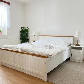 Linden House、Sklenéのホテル