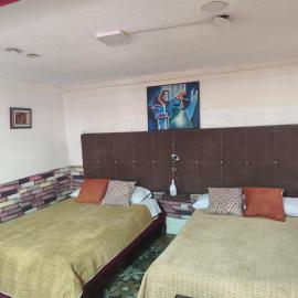 DEPARTAMENTO FAMILIAR PARA 1 a 8 PERSONAS, INDEPENDIENTE , EN AMBATO، فندق في أمباتو