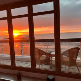 Seafront balcony flat, hotel i Worthing