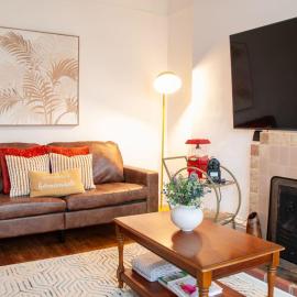 By the beach & 10 minutes from Swansea city centre