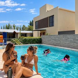 Vineyard Olive Inn -Pool & Wine Route Experience, hotel u gradu 'Maipú'