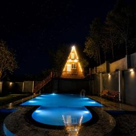 Vaga Vibes - Group Stay with Pool, hotel Vagamonban