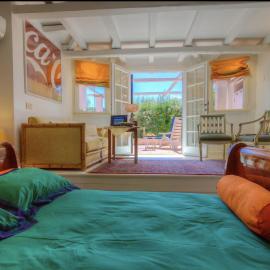 Large Villa with Garden, Pool & Parking up to 11 guests