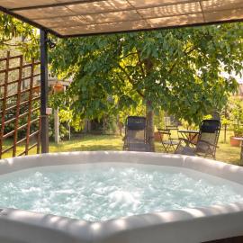 Casa Ortensia - Apartment with garden jacuzzi & terrace