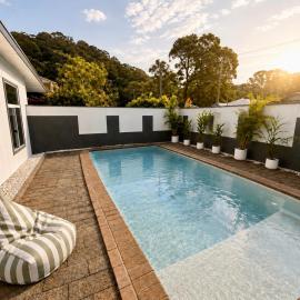 Coastal Family Retreat 4bed and swimming pool: Umina şehrinde bir otel