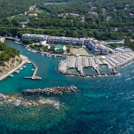 Chioma appartamento fronte mare - posto auto privato, hotel din Chioma