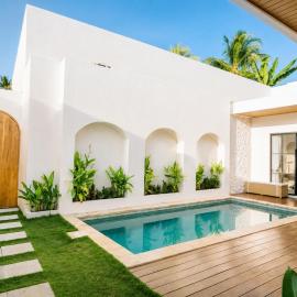 Anuraga Villa & Rooftop Bar, hotel v destinaci Ambengan