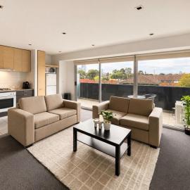 Beach Days, Balcony Nights - St Kilda with Private Parking