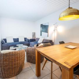 Wellness apartment with pool and terrace，倫策海德的飯店