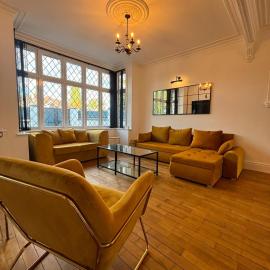 Lutterworth Manor - Sleeps 15 - Free Parking