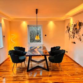 Independent House With Parking, Connecting Messe & City Centre, hotel ad Hannover