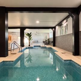 Le Viviani, maison d'exception avec piscine intérieure et sauna, хотел в Монлюсон