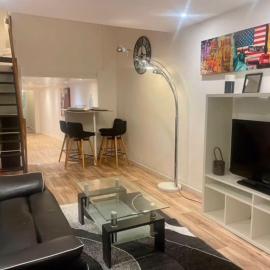Fully equipped one-bedroom apartment, right in the center of Gimont, hotel i Gimont