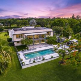 Luxury 9-Bedroom Villa in Southwest Ranches with Private Pool, Jacuzzi, and Movie Theater, Sleeps 20