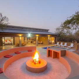 Moyo Bush Villa - Brand new - Pool - Bath - Boma - Braai - Close to KNP, Hotel in Marloth Park